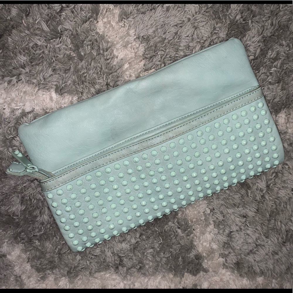 Aldo clutch